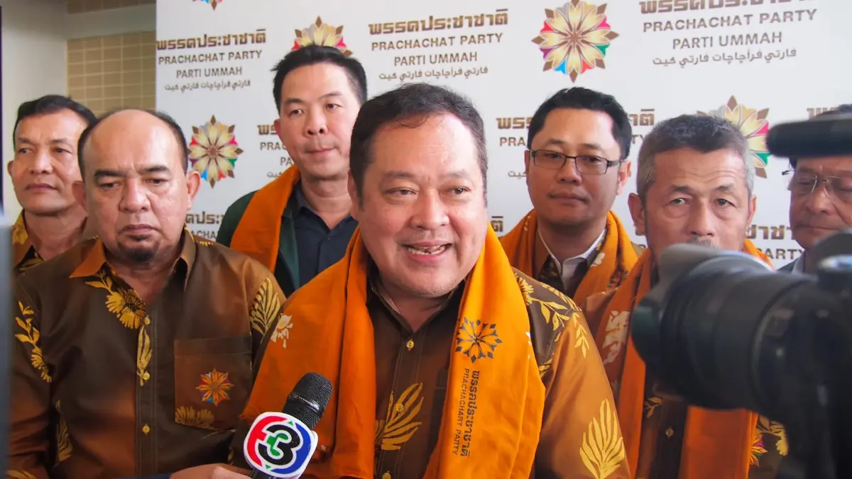 ทวี สอดส่อง ก้มกราบ-รับพรจากคุณแม่ หลังได้รับโปรดเกล้าฯ นั่งรมว.ยุติธรรม  