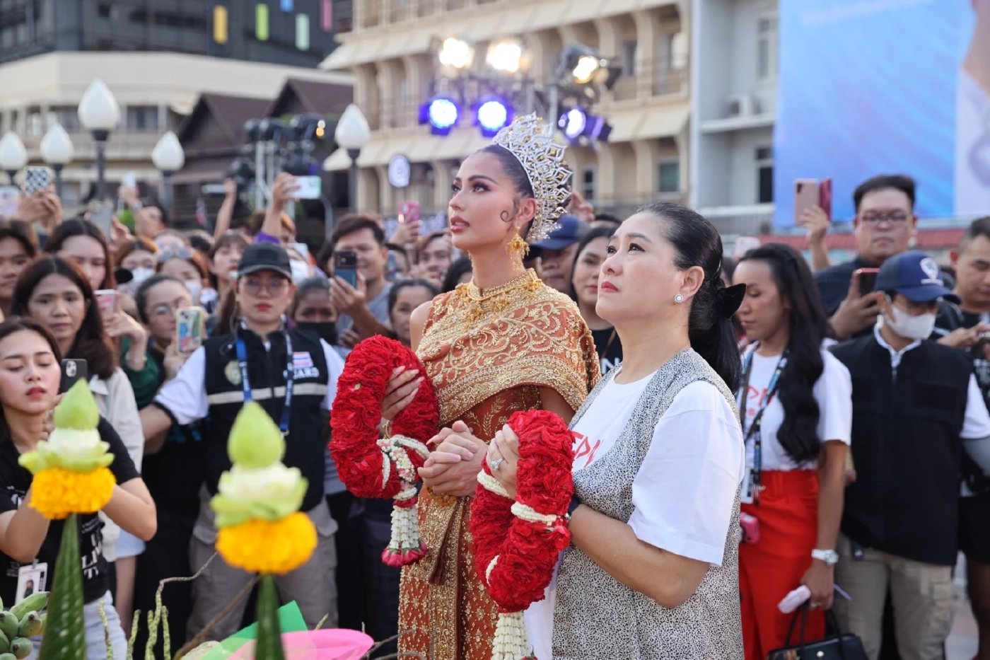 ชาวโคราชแห่ต้อนรับ \"แอนโทเนีย โพซิ้ว\" Miss Universe Thailand 2023 (มีคลิป)