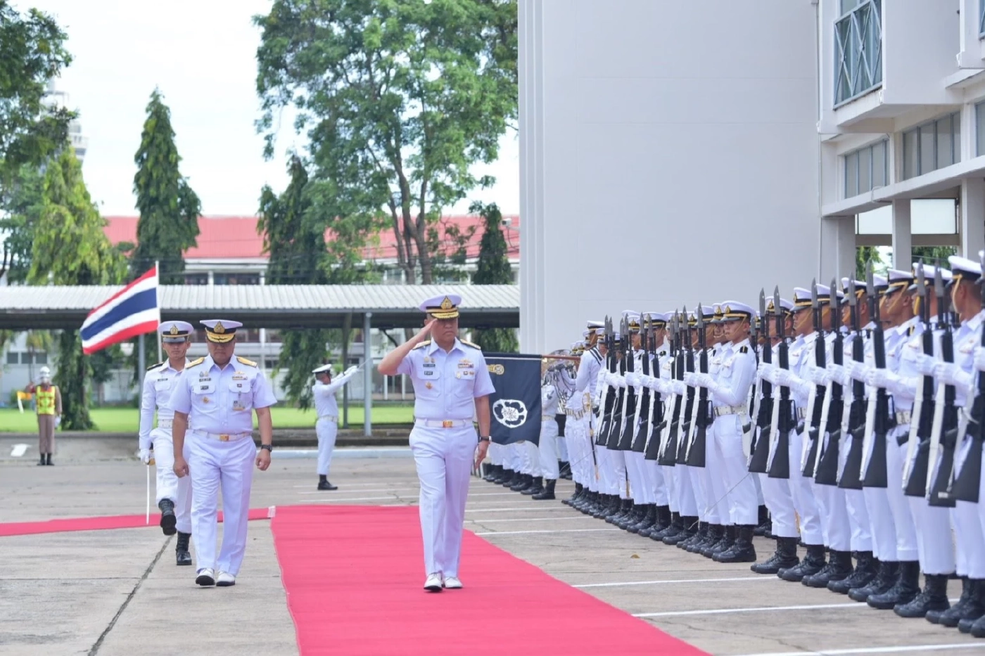 "บิ๊กจ๊อด" ส่งไม้ต่อ "บิ๊กดุง" รับมอบหน้าที่ "ผบ.ทร." คนที่ 57 แห่งราชนาวีไทย