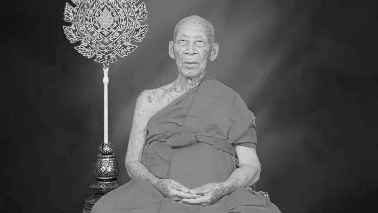 พระเดชพระคุณหลวงปู่พระราชธรรมาลังการ (หลวงปู่จันทร์ กตปุญฺโญ)