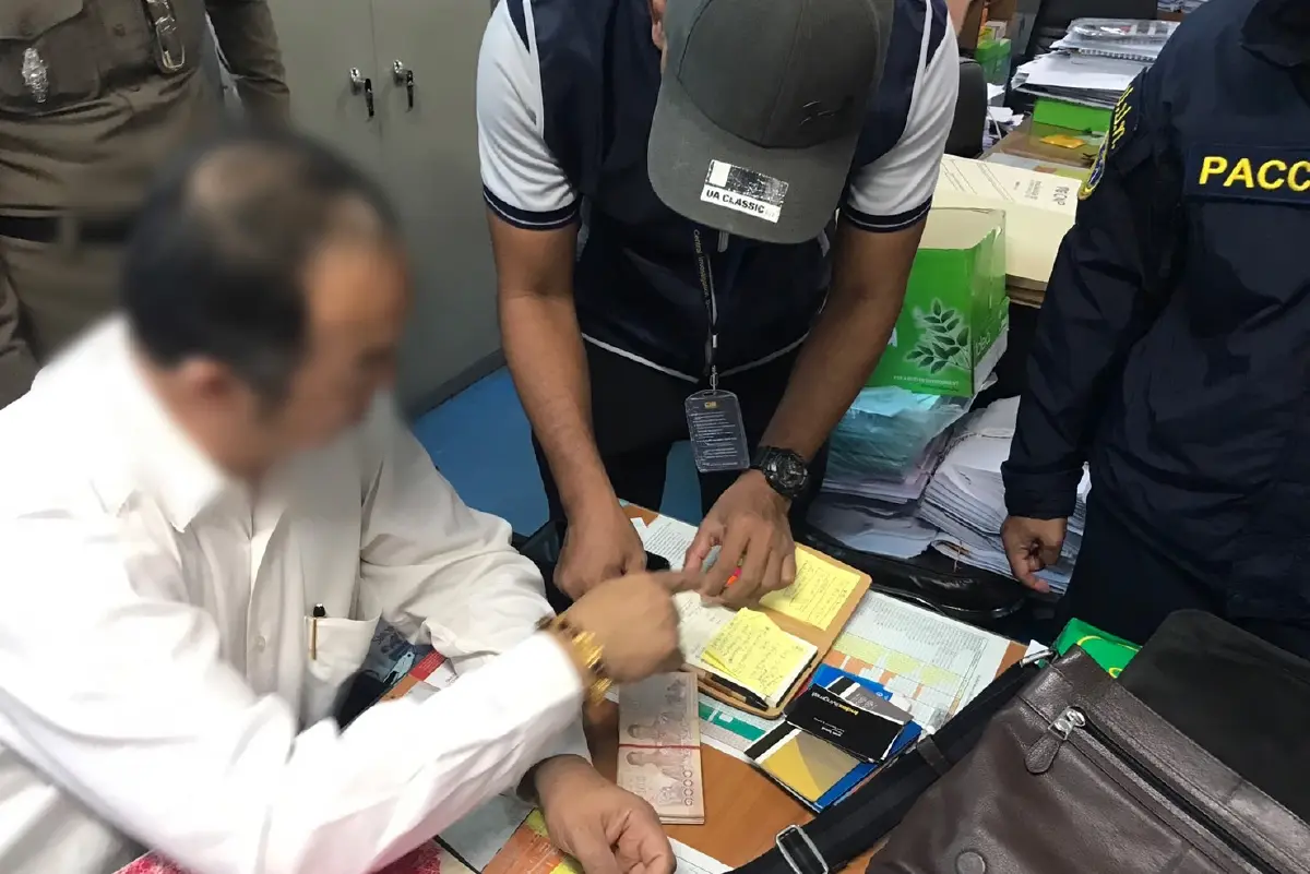 รวบนายช่างโยธา เขตลาดกระบัง เรียกรับเงิน 5 หมื่นแลกใบอนุญาตสร้างอาคาร