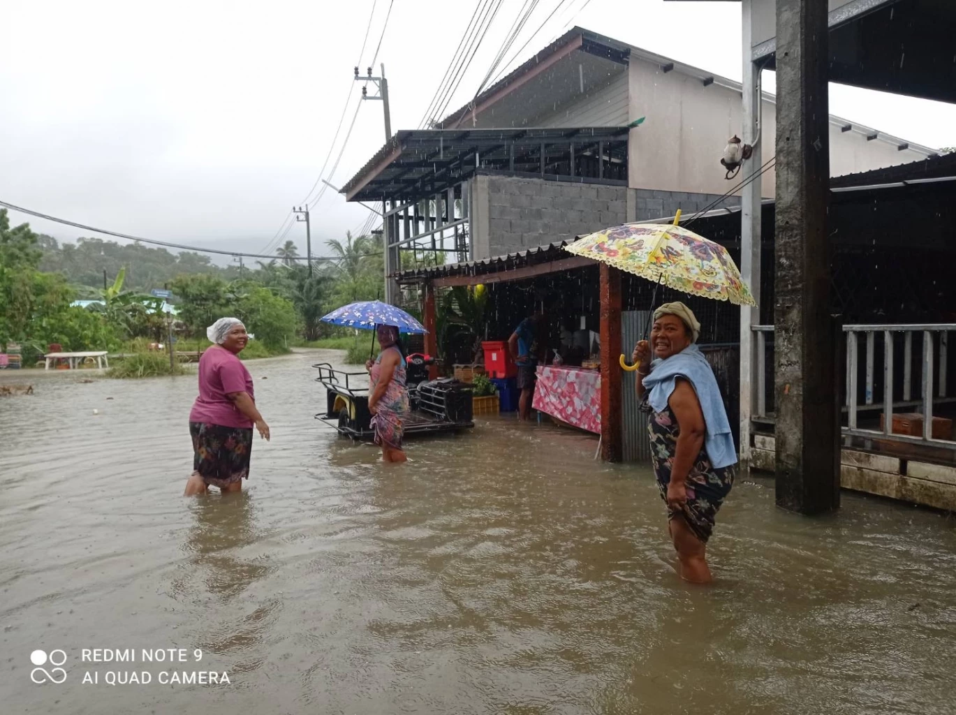 ชาวหลีเป๊ะร้องนายกฯ ป้ายแดงแก้น้ำท่วมซ้ำซากกระทบ 300 ครัวเรือน