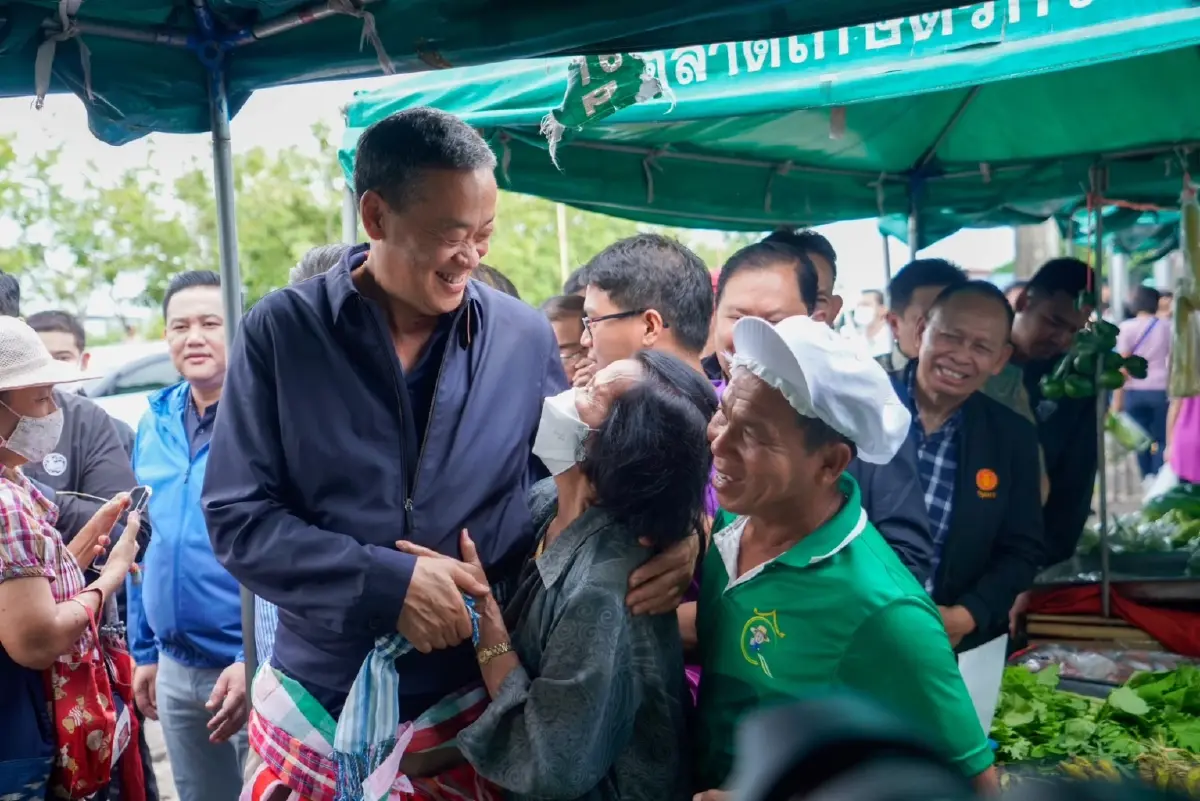"เศรษฐา"อารมณ์ดีเดินตลาดอุดร ช่วยอุดหนุนสินค้าเกษตร