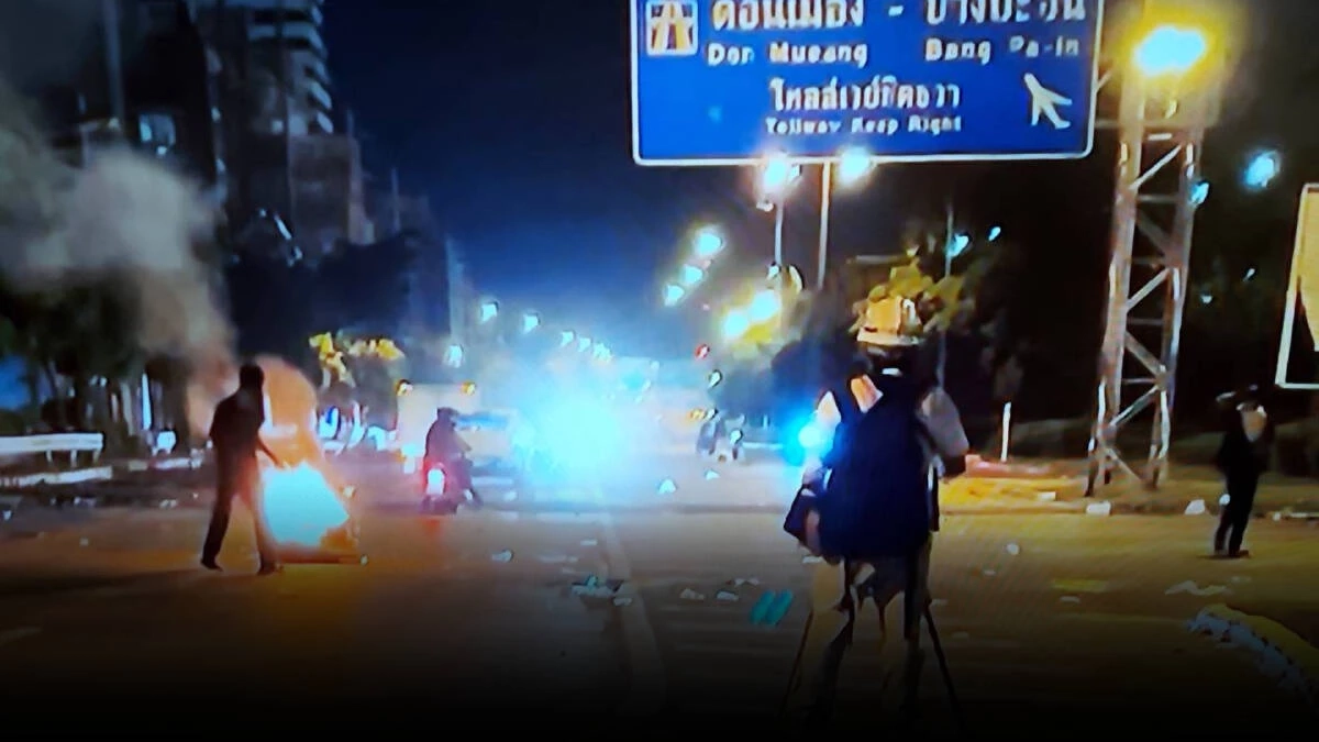 ศาลสั่งคุก “สองผัวเมีย” ทะลุแก๊ส ร่วมม็อบใต้ทางด่วนดินแดง ไม่รอลงอาญา