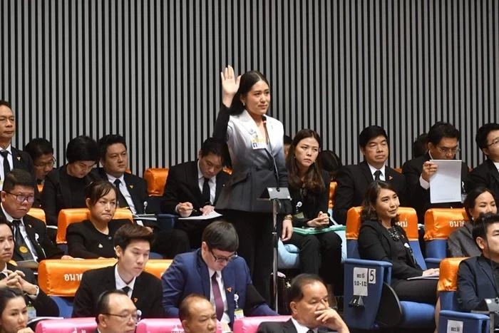 สส.ช่อ พรรณิการ์