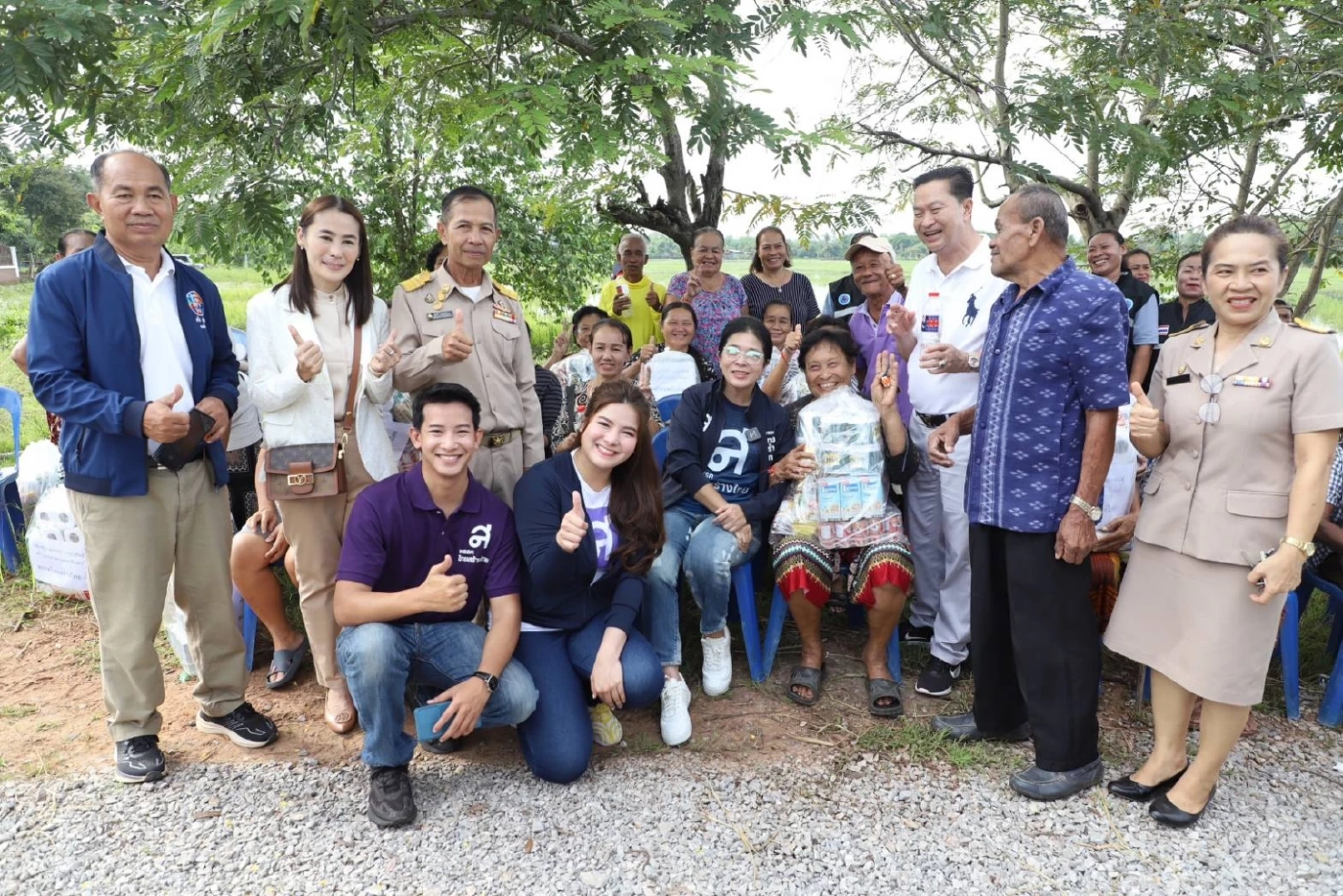 "สุดารัตน์" นำทีม ลุยน้ำให้กำลังใจ มอบถุงยังชีพผู้ประสบอุทกภัย จ.อุดรธานี
