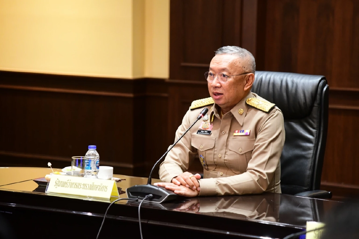 พล.ต.ต.เพิ่มพูน ชิดชอบ รัฐมนตรีว่าการกระทรวงศึกษาธิการ