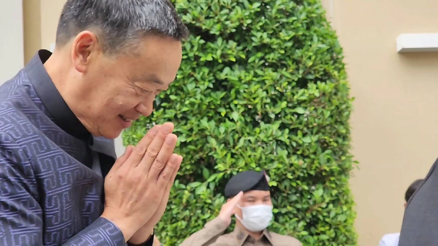 "นายกฯ" เปิดหมดเปลือก ตั้งแต่ตั้งรัฐบาลสลายขั้ว ทำไมไหว้สวย ทุกคำตอบที่นี่