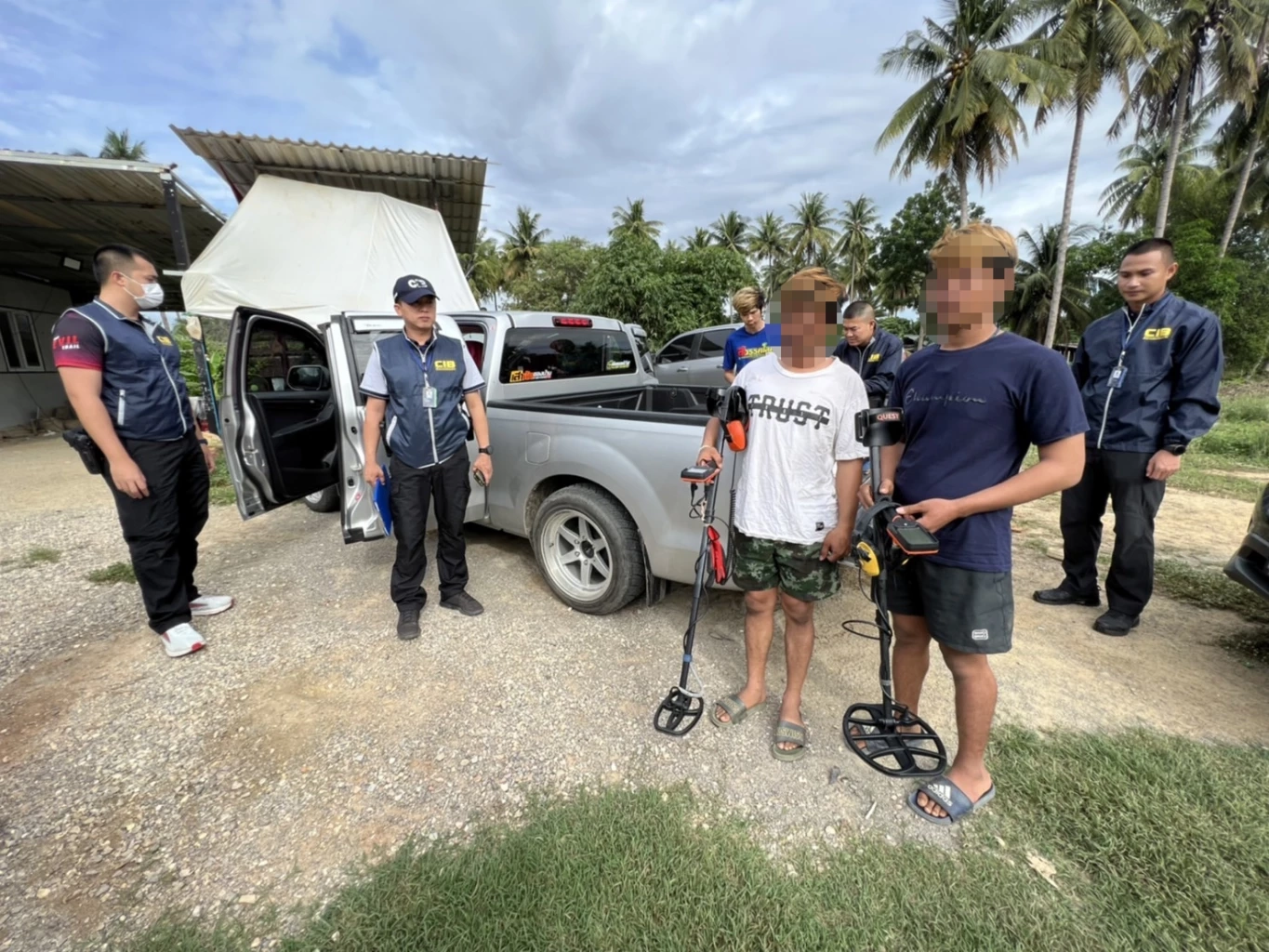 รวบ แก๊งลอบขุดค้นวัตถุโบราณ โพสต์ขายสร้างรายได้ 10 ล้านบาท