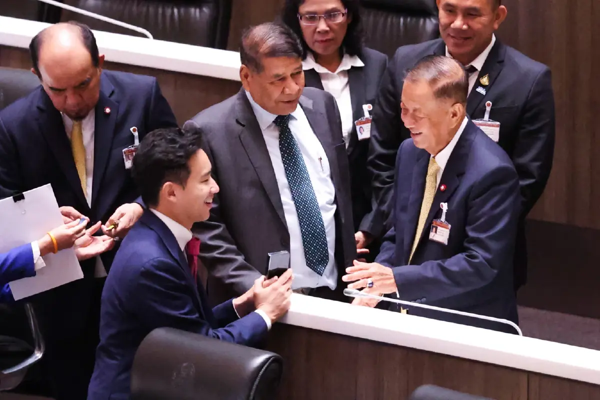 "ก้าวไกล"ขยับขุน-เดินหมาก...พ่ายทั้งกระดาน? 