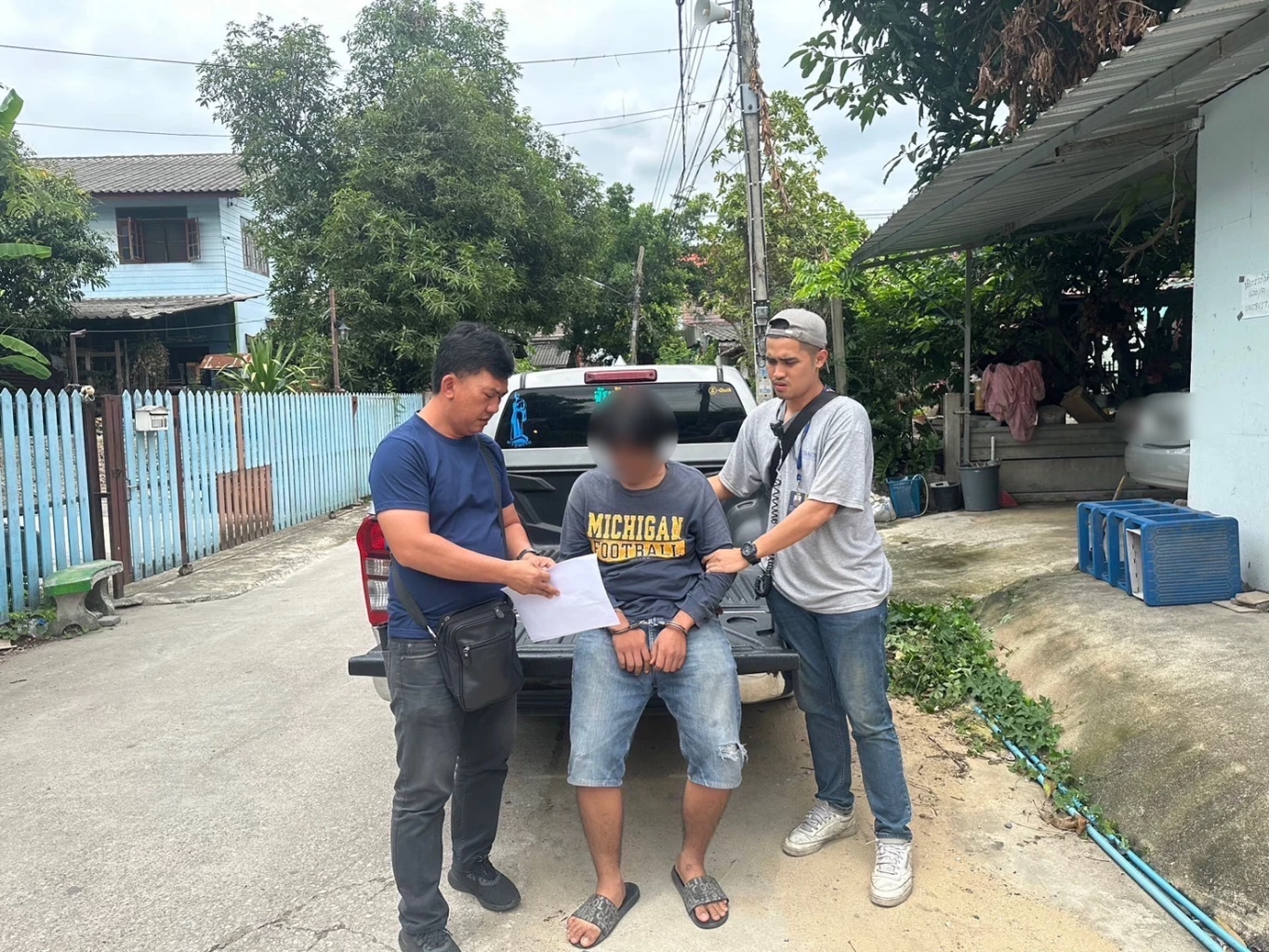 กองปราบ ตามจับลูกทรพีเตะแม่แขนหัก ฉุนขอเงินไปแต่งรถแล้วไม่ได้