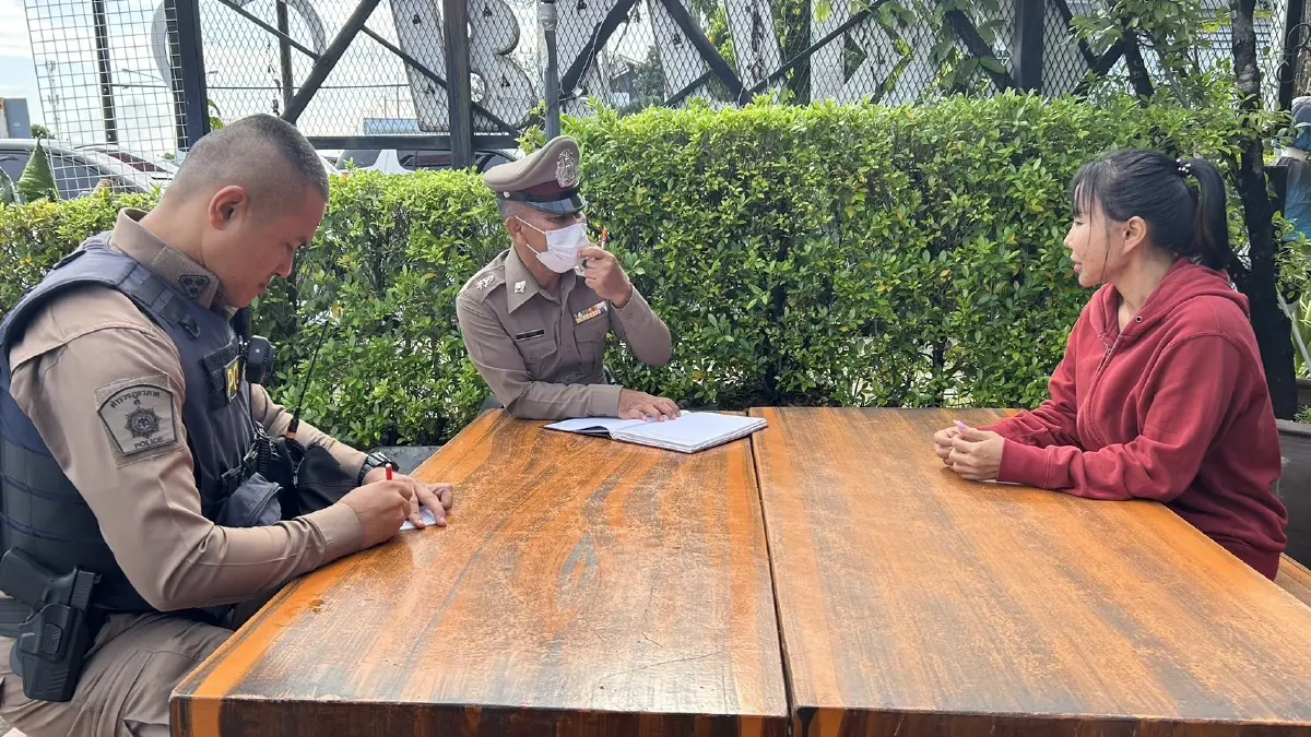 นักกีฬาเลือดร้อน เขม่นกันในสนามฟุตซอล รัวปืนขึ้นฟ้า 6 นัด