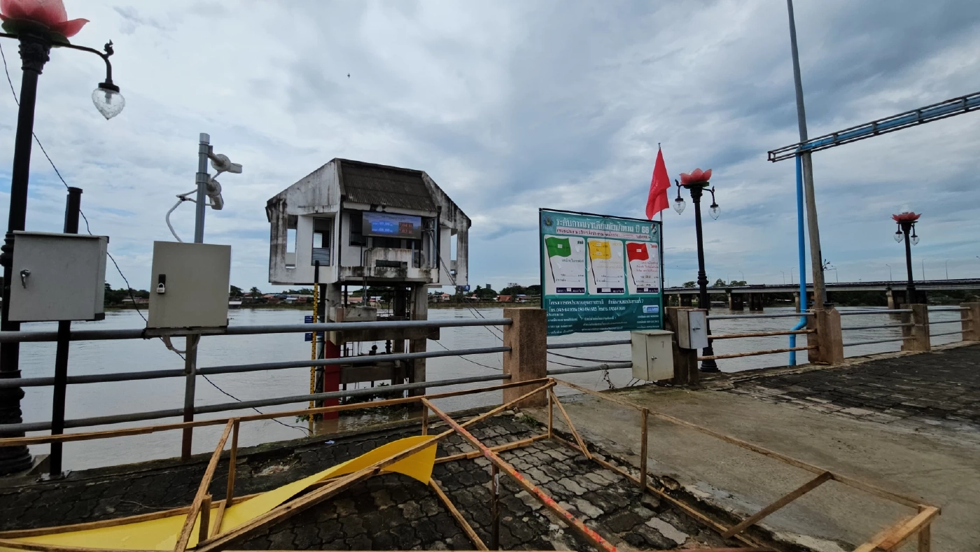 เมืองอุบลฯ เริ่มวิกฤต! ถูกน้ำตีวงล้อม  หลายจุดขึ้นธงแดง