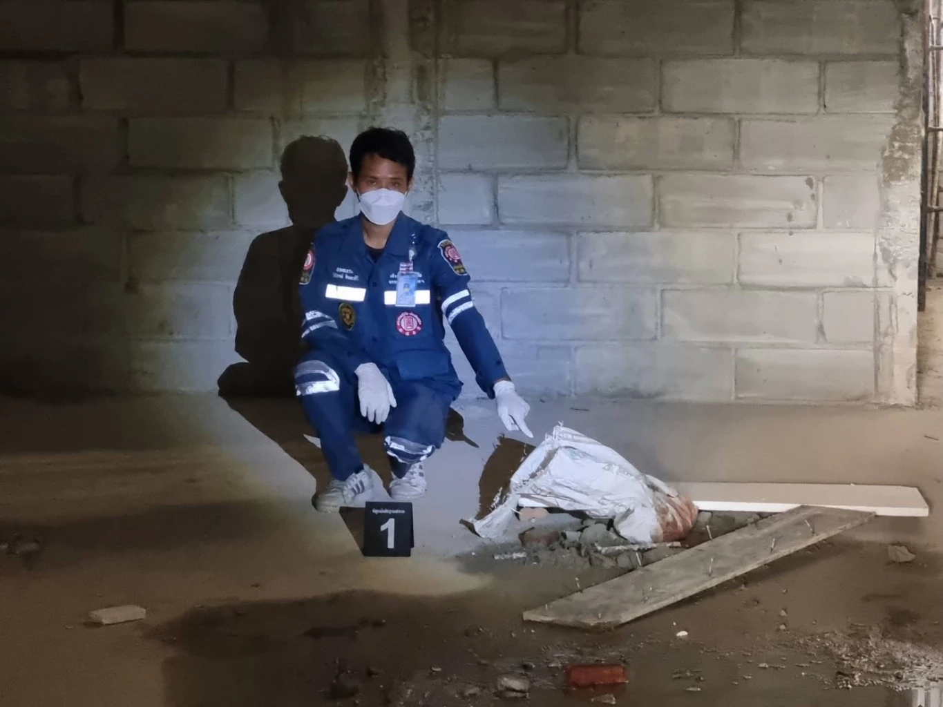 สลดใจ! ร่างทารกยัดกระสอบ โผล่อาคารมวย กกท.