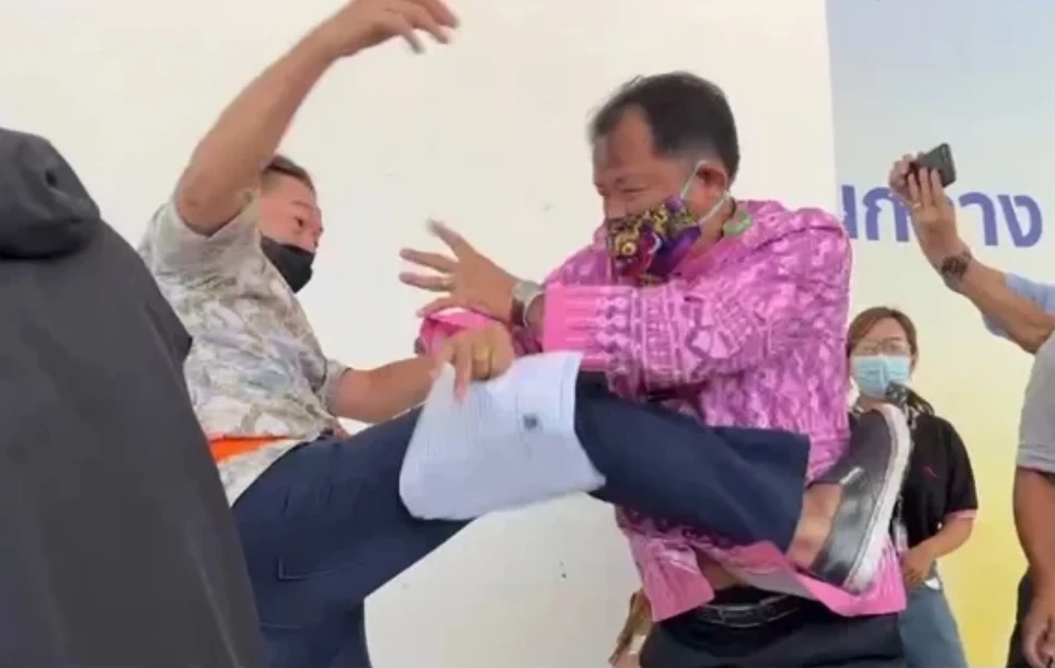 ลุงศักดิ์ ดักทำร้าย ศรีสุวรรณ