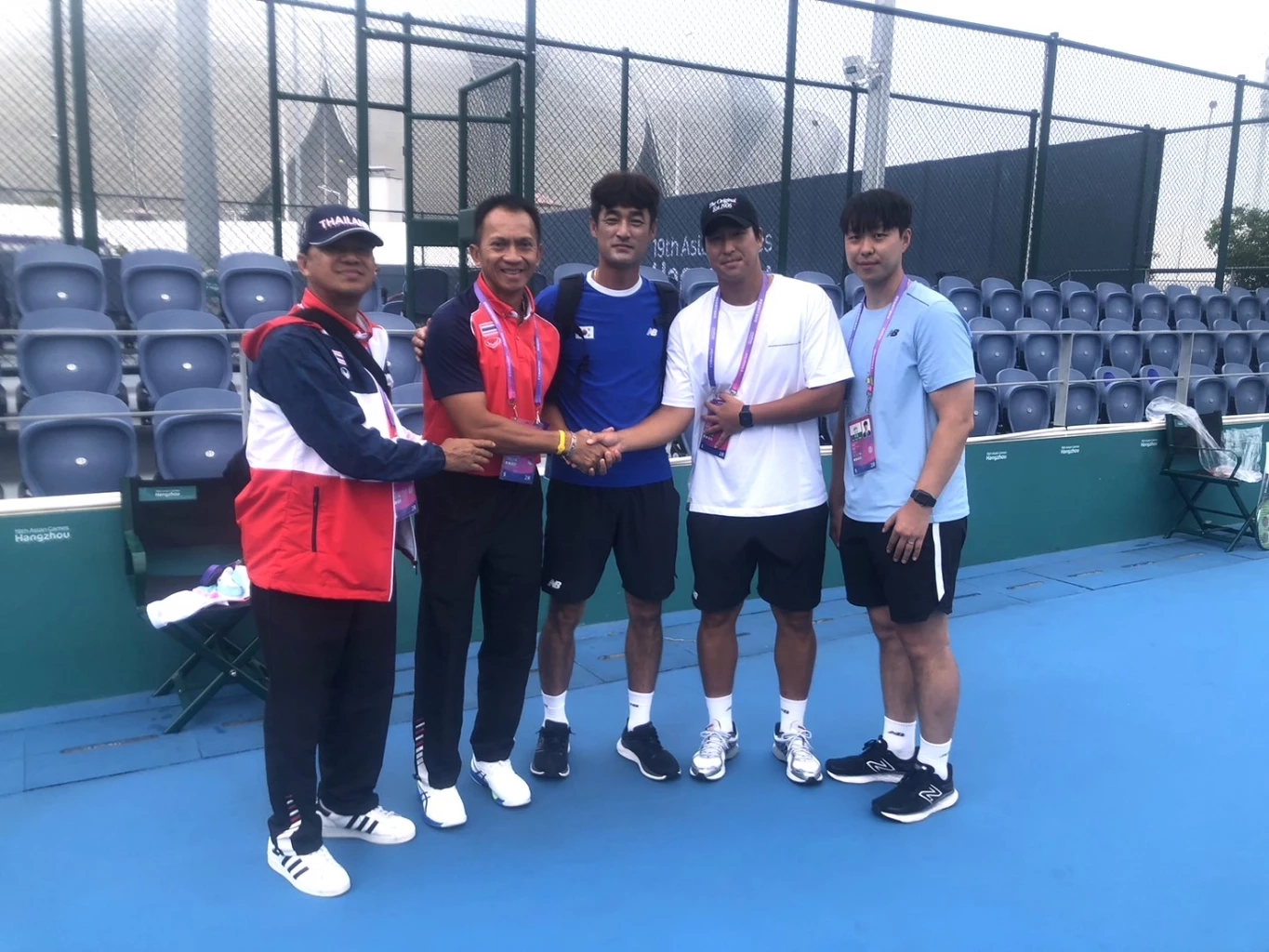 นักหวดเกาหลีใต้หัวร้อนพังไม้-ไม่ยอมจับมือไทย หลังพลิกตกรอบ ล่าสุดยอมขอโทษแล้ว (คลิป)