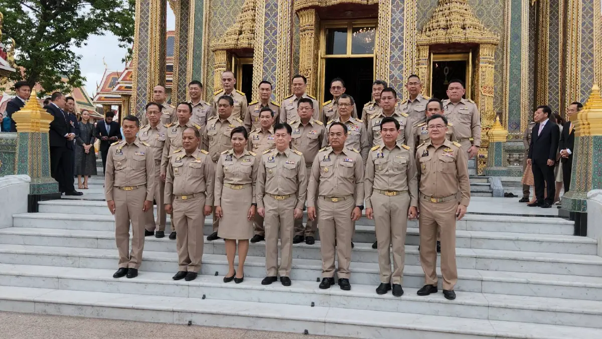 "อนุทิน" นำ รมช.มท.เข้าเฝ้า "สมเด็จพระสังฆราช" ก่อนเข้าทำงานวันแรก
