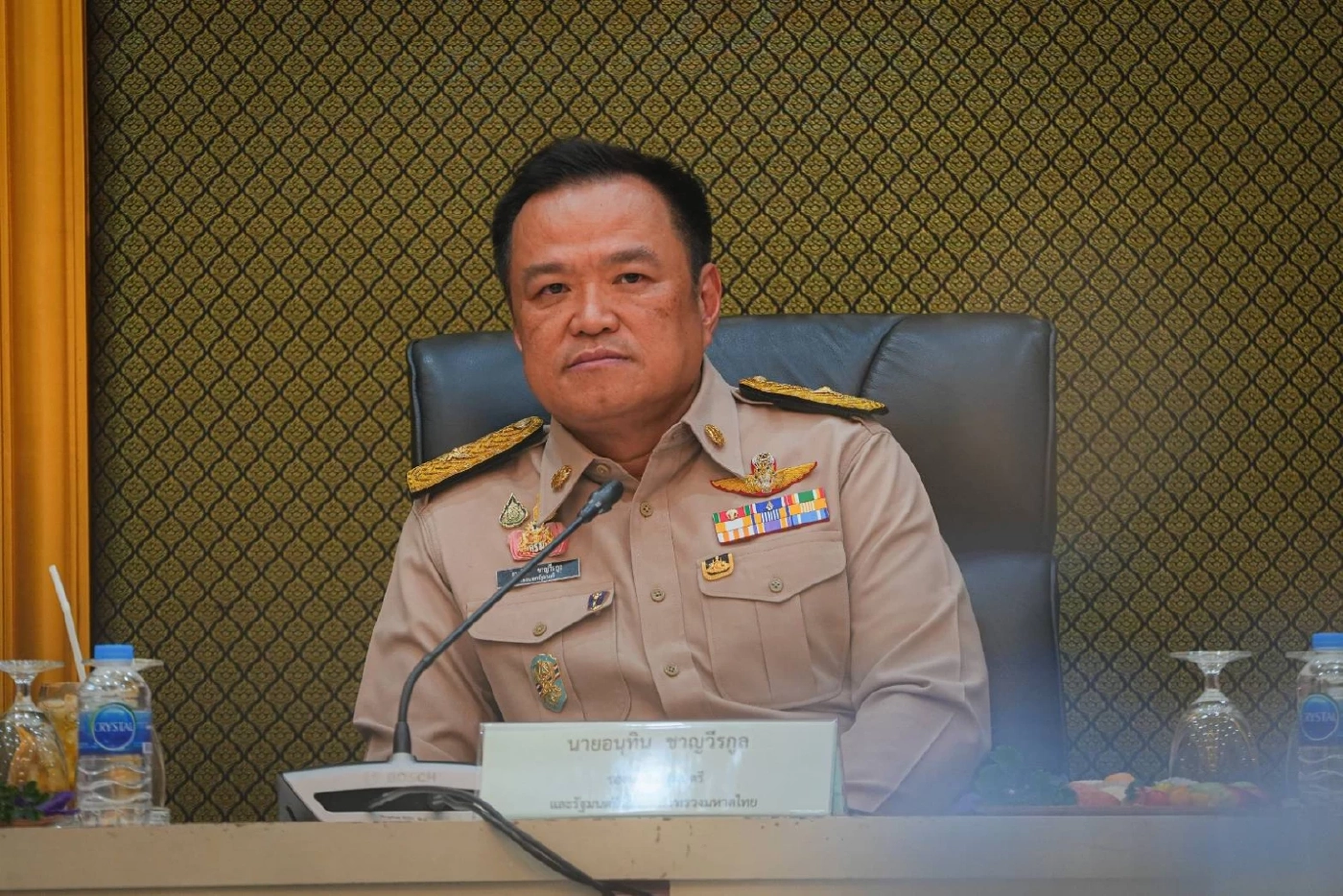 อนุทิน ชาญวีรกูล