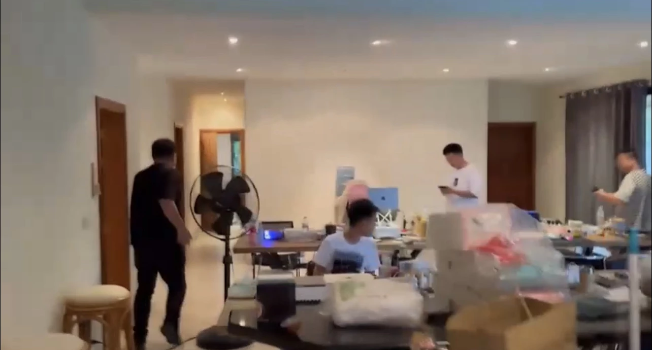 ตำรวจบุกจับ 16 ชาวจีน เช่าบ้านหรูพัทยา ตั้งฐานคอลเซ็นเตอร์โทร