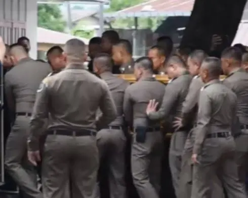 สุดเศร้า ร่าง "ผกก.เบิ้ม" ถึงบ้านเกิดจังหวัดอุตรดิตถ์แล้ว