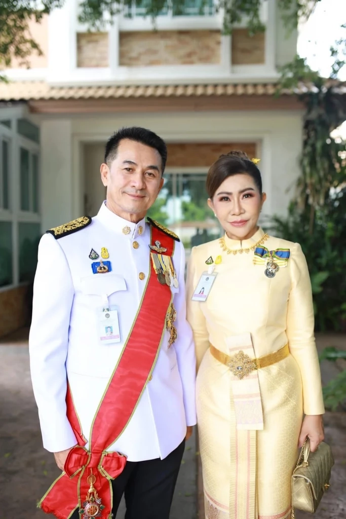 รู้จัก ‘พญ.นวลสกุล บํารุงพงษ์’ ภรรยาคนสวยนพ.ชลน่าน ที่ปรึกษา รมว.สาธารณสุข