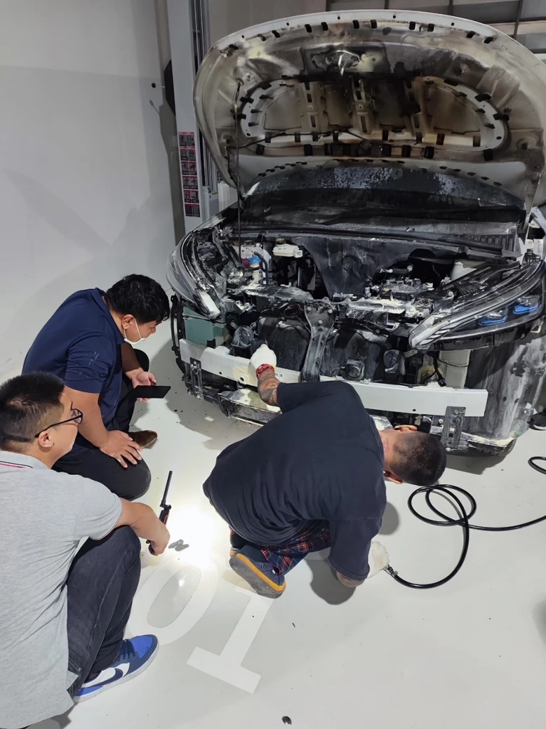 BYD พบแล้ว สาเหตุ "ATTO 3" ป้ายแดง จอดชาร์จควันท่วม ที่แท้แค่น้ำยาแอร์รั่ว