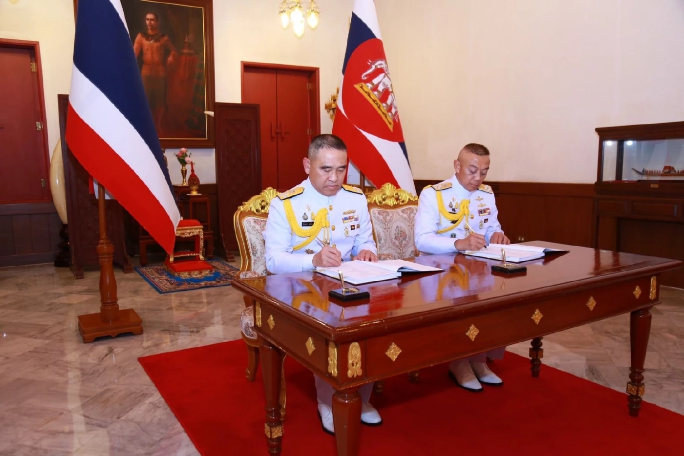 "บิ๊กจ๊อด" ส่งไม้ต่อ "บิ๊กดุง" รับมอบหน้าที่ "ผบ.ทร." คนที่ 57 แห่งราชนาวีไทย