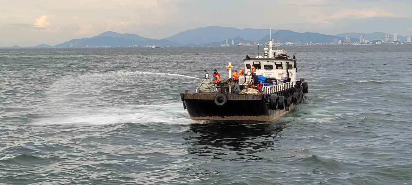 เร่งขจัดคราบน้ำมันรั่วไหล ได้แล้วกว่า 80 % คาด 2 วัน สถานการณ์เข้าสู่ภาวะปกติ