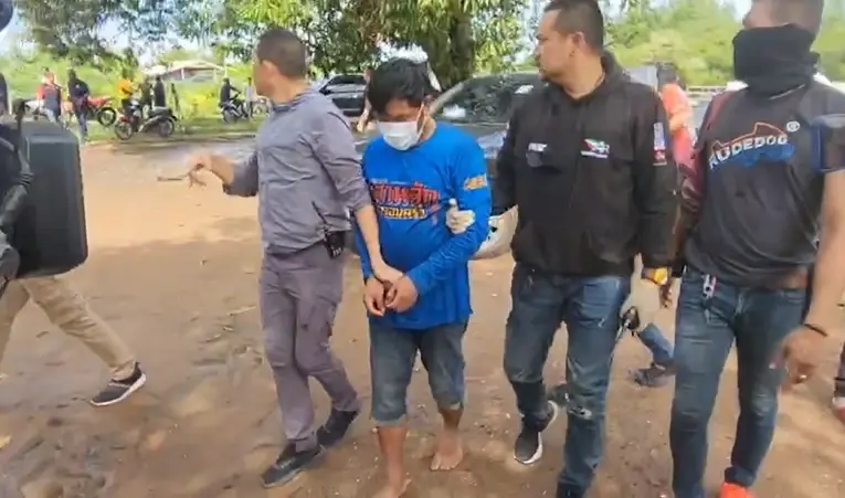 นายสุเทพ หรือ หมู เมืองมิ่ง อายุ 44 ปี หนุ่มควงปืนบุกฉุดสาวถึงบ้าน
