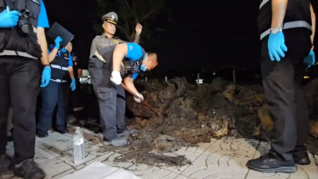 ตร.คุมแม่เด็ก 2 ขวบ ที่ร่วมกับพ่อฆ่าโบกปูน สอบเครียด เจ้าตัวได้แต่ส่ายหน้า