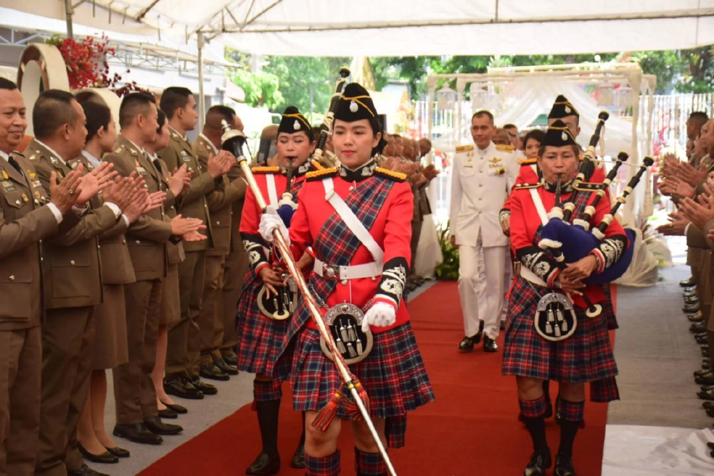 รอง สวป. ใช้วอคเกอร์เดินลอดซุ้มกระบี่วันเกษียณ ฝากรุ่นน้องรักษาความไม่ประมาท