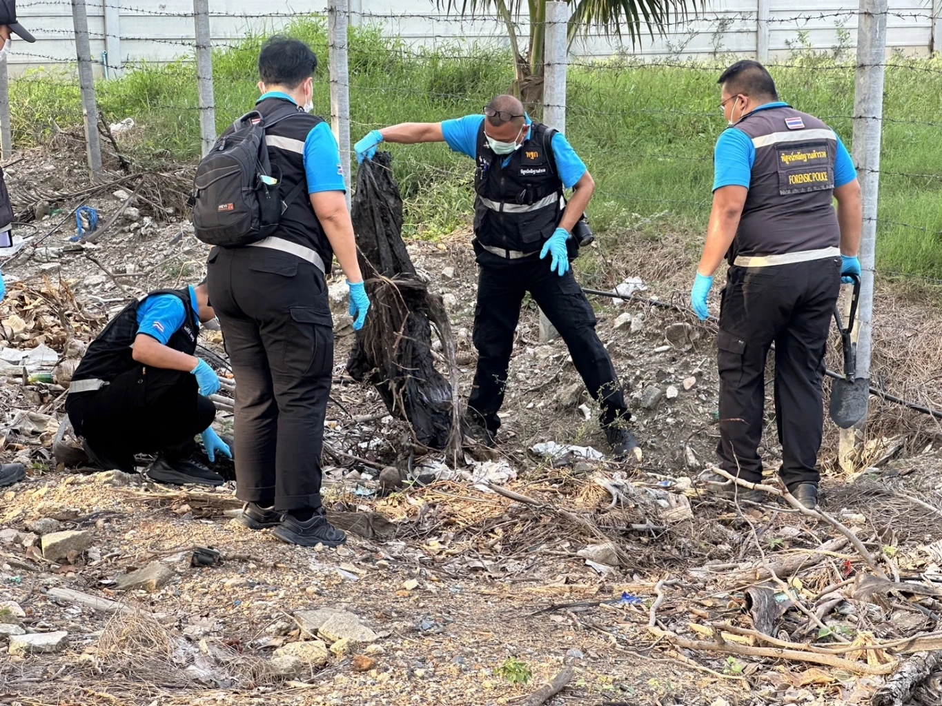 "รองนพศิลป์" ลุยตรวจจุดทิ้งศพ หาหลักฐานมัดตัว "ไอ้เอ็ม" พ่อโหดโบกปูนลูก