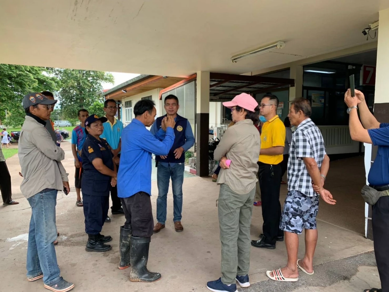 สุดอันตราย! ผญบ.ภูกระดึง เข้าจับลักลอบตัดไม้ ถูก "ช้างป่า" ทำร้ายเจ็บสาหัส