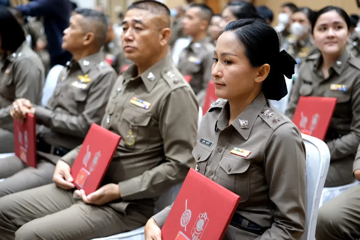 ผบ.ตร.มอบรางวัลให้กับตำรวจที่จัดการหนี้สิน-การเงินดี