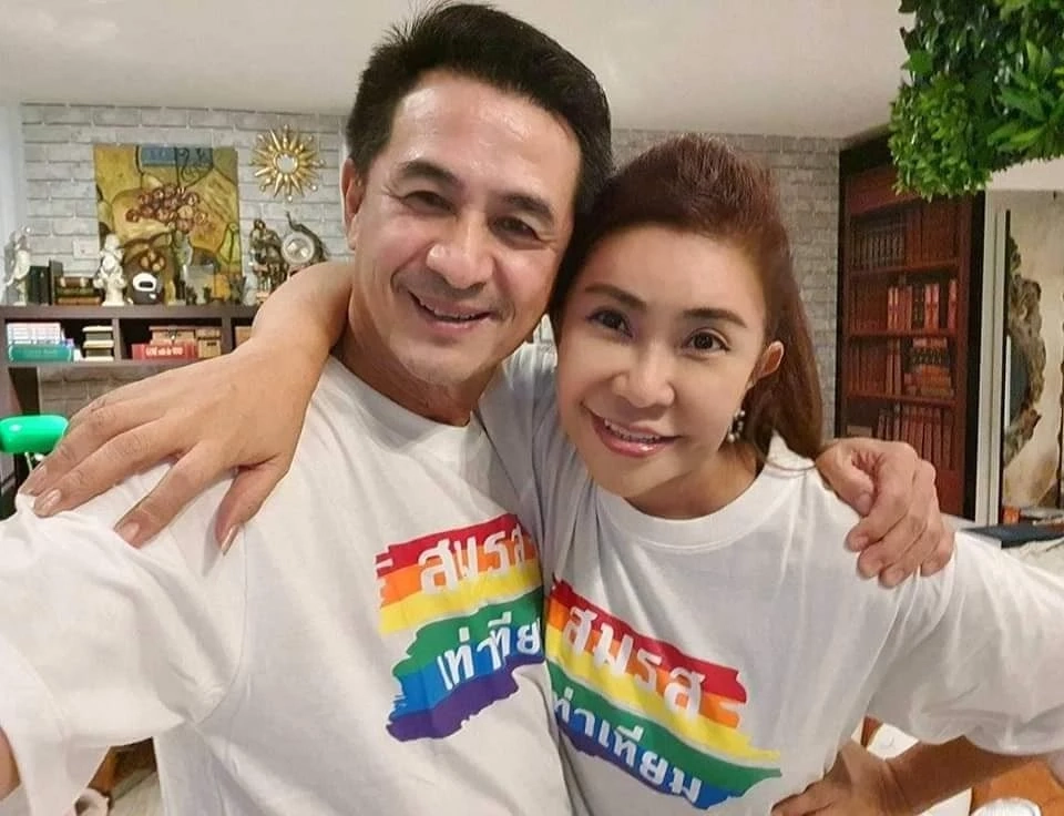 รู้จัก ‘พญ.นวลสกุล บํารุงพงษ์’ ภรรยาคนสวยนพ.ชลน่าน ที่ปรึกษา รมว.สาธารณสุข