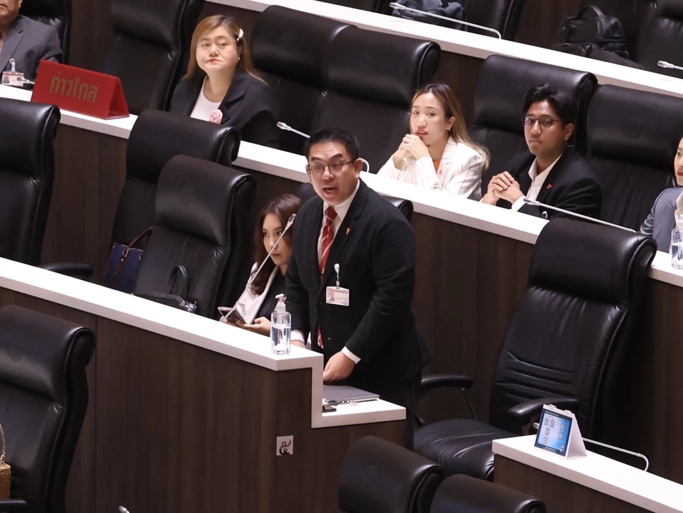 วิโรจน์ สส.ก้าวไกล