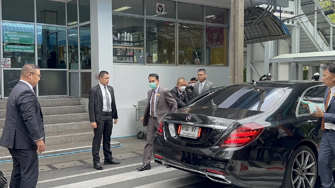 ประเดิมงานแรก "สุทิน" ฟิตไปรพ.พระมงกุฏ เยี่ยมทหารพรานบาดเจ็บ ถูกลอบวางบึ้ม