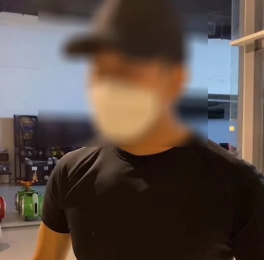 หนุ่มกร่างดักตบ-เตะผู้หญิง ฉุนโดนเตือนอย่าส่งเสียงดังในโรงหนัง