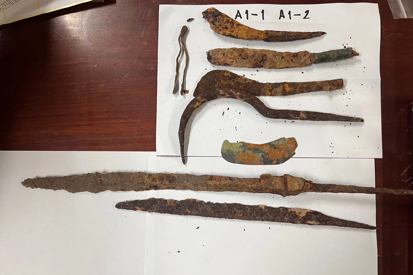 รวบ แก๊งลอบขุดค้นวัตถุโบราณ โพสต์ขายสร้างรายได้ 10 ล้านบาท