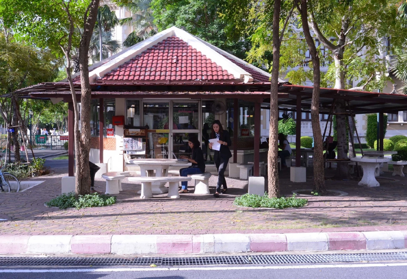 ภาพในอดีตของ รังนกกระจอกหลังแรก หรือที่เรียกกันว่า "รังนกกระจอก 1" หรือ “รังเก่า”