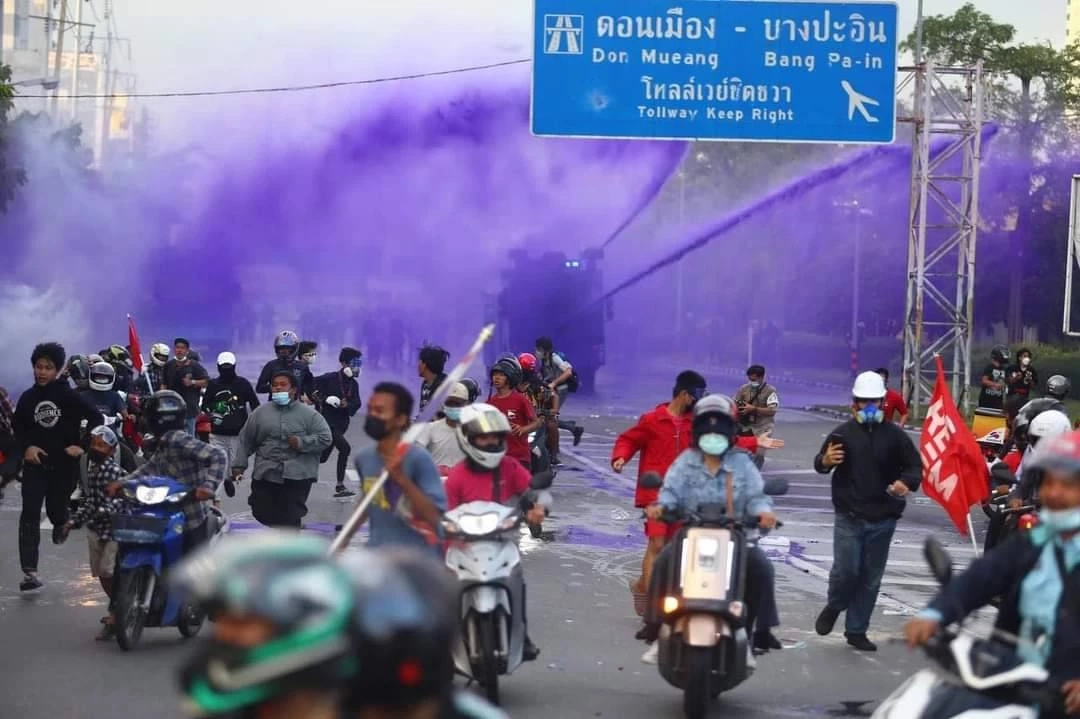 ม็อบทะลุแก๊สวันที่ 29 ส.ค. 64 บริเวณสามเหลี่ยมดินแดง