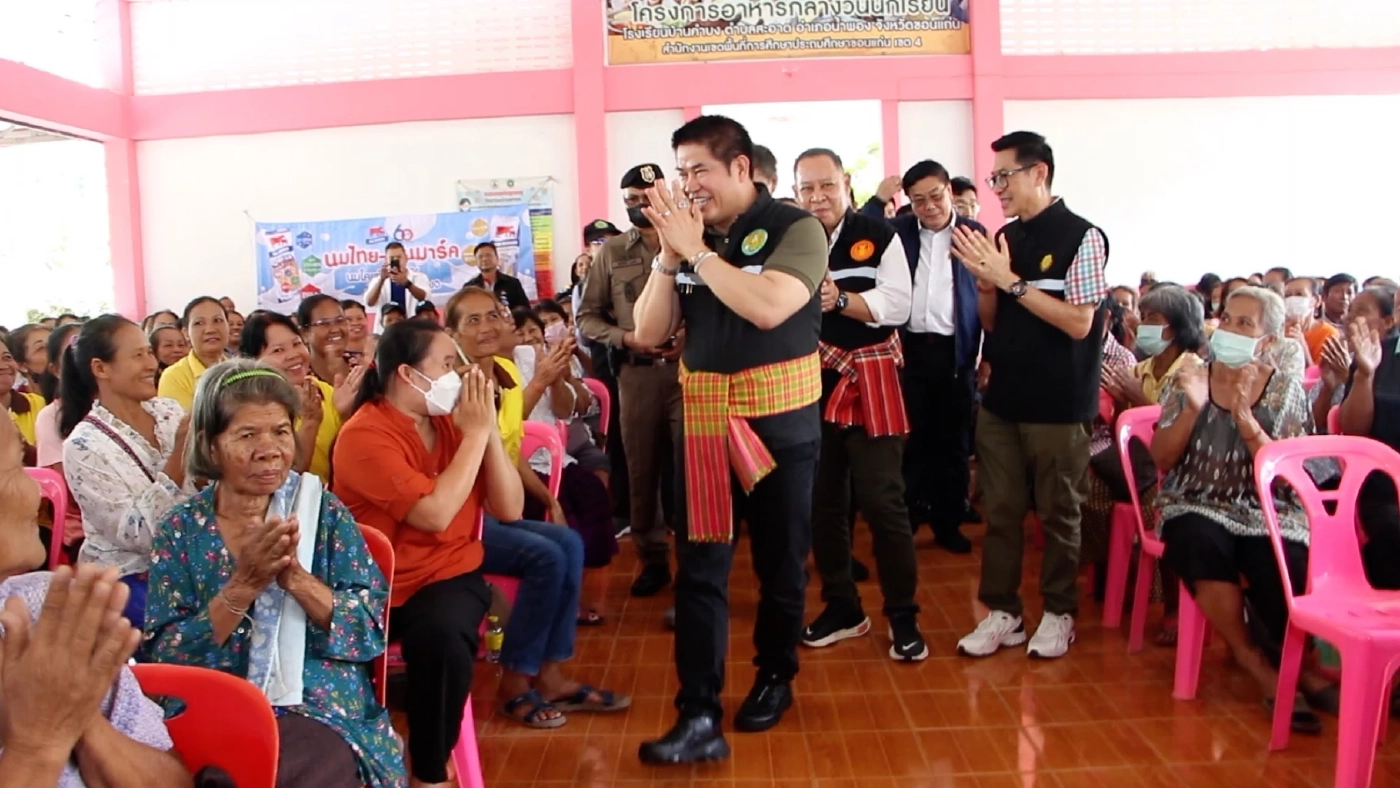 “ธรรมนัส” ควง “เอกราช” ลงพื้นที่ช่วยผู้ประสบภัยน้ำท่วม จ.ขอนแก่น