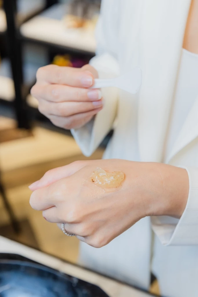 สครับผิวดีอย่างไร? เจาะเทคนิคการดูแลผิวที่แพทย์ผิวหนังและความงามแนะนำ