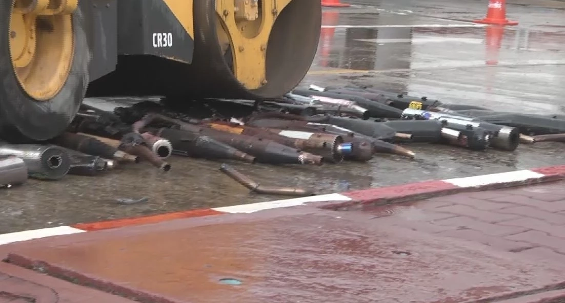 ตร.กาฬสินธุ์ เอาจริง คุมเข้ม "เด็กแว้น" ยึดท่อ จยย.เสียงดังผิดกฎหมาย 554 ชิ้น