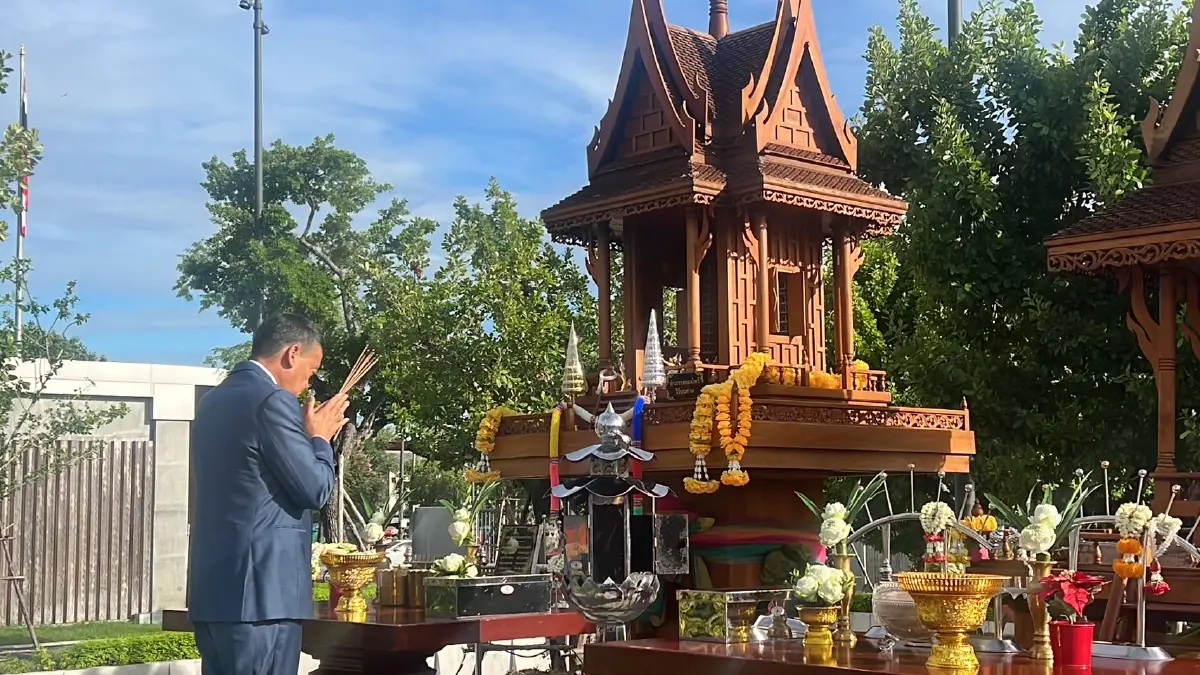 เศรษฐา ทวีสิน