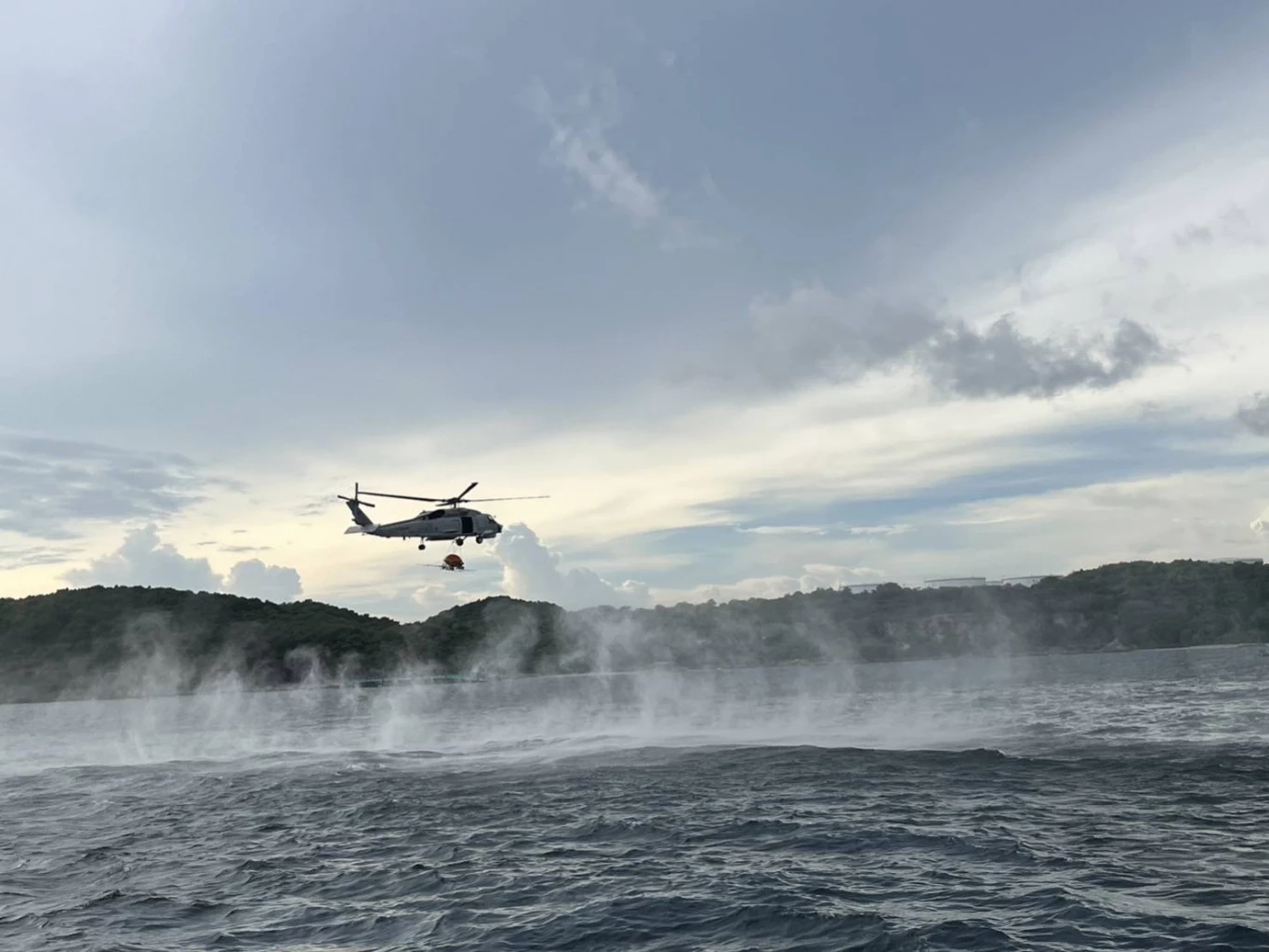 เร่งขจัดคราบน้ำมันรั่วไหล ได้แล้วกว่า 80 % คาด 2 วัน สถานการณ์เข้าสู่ภาวะปกติ