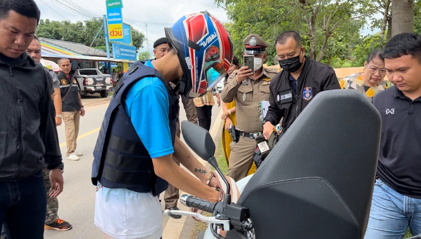 รวบวัยรุ่นยิงอริ หลังออกมาซื้อลูกชิ้นหน้างานหมอลำ