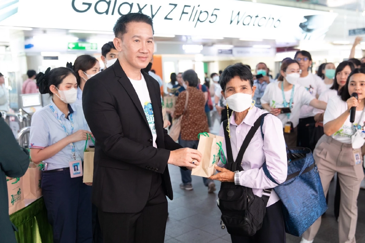 ดีเดย์ บีทีเอสฉลองให้บริการครบ 4,000 ล้านเที่ยวคน แจกต้นไม้ฟอกอากาศฟรี