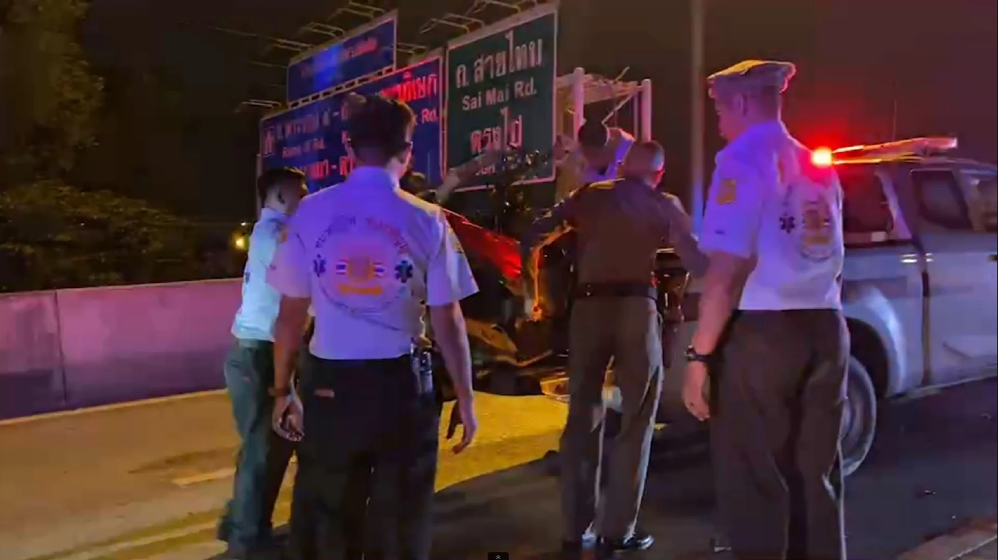 วีออส พุ่งชน จยย.สะพานพรพระร่วง เขตสายไหม ดับ 1 สาหัส 1