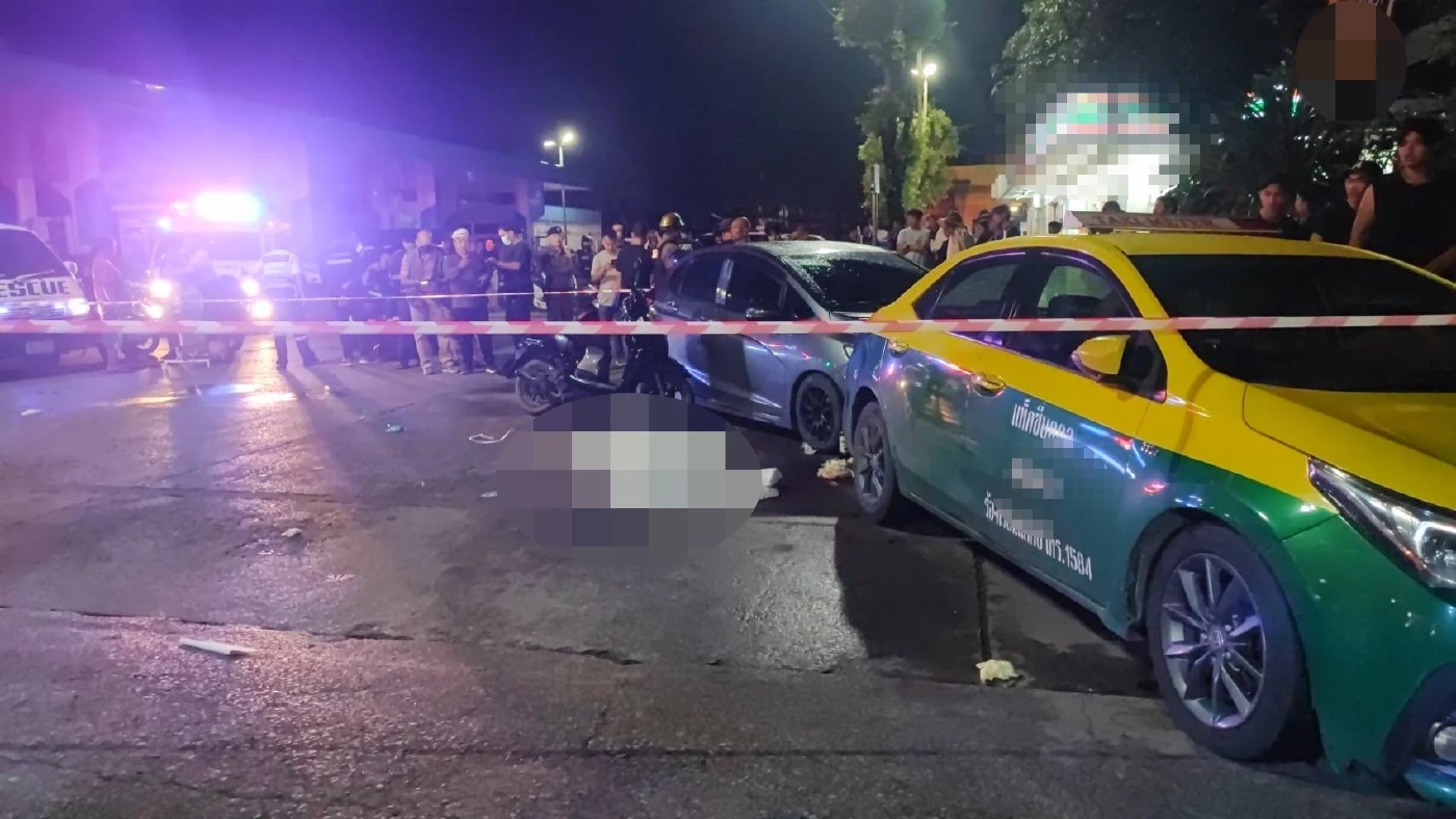 สุดโหด! นศ.ม.ดัง ย่านรังสิต จะออกไปกินข้าว ถูกกลุ่มอริดักแทงดับ 1 เจ็บ 2